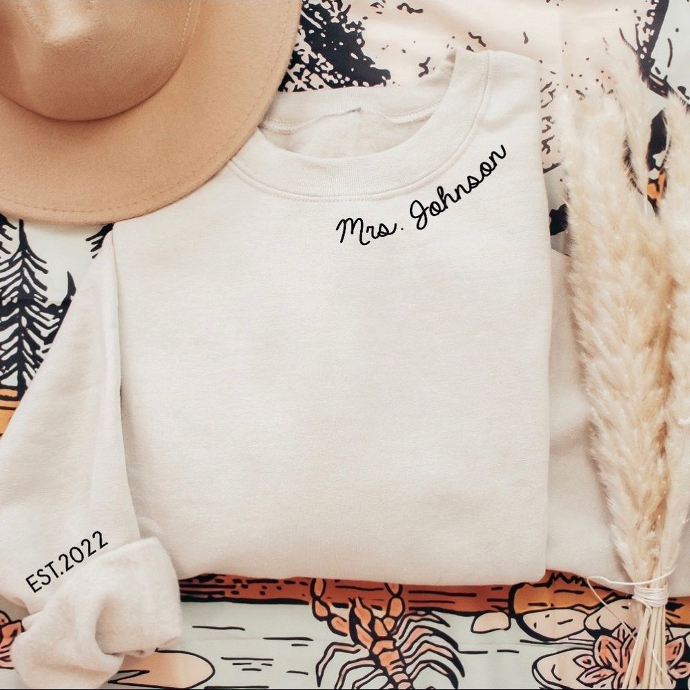 NWT Wool + Pepper Co. MRS. Custom Name & Date Bride Crewneck